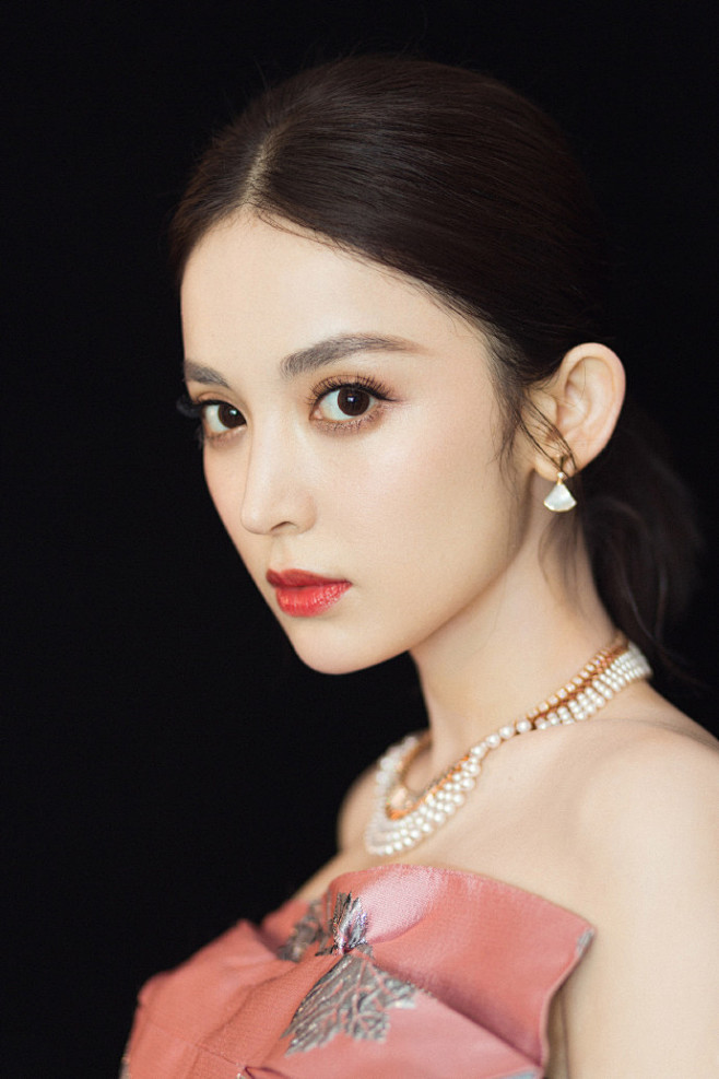 古力娜扎性感摩登写真图片