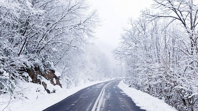 冬季雪路封面大图