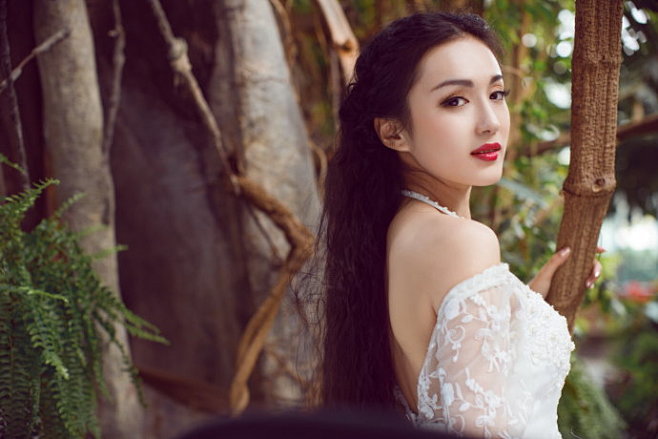 李艳冰中国内地女演员歌手平面模特1983年9月17日出生于湖北荆州