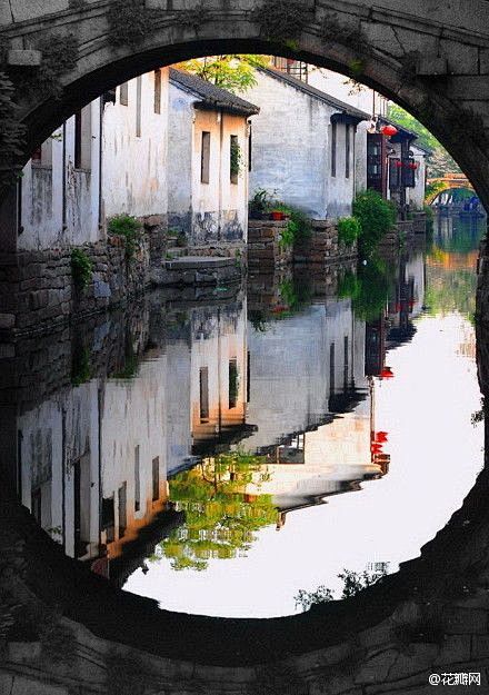 烟雨江南撑一把油纸伞你在桥上看风景看风景的人在桥下看你北坤人素材