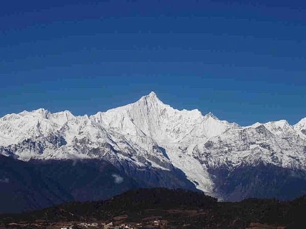 美丽而危险的处女峰梅里雪山