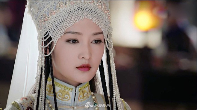 组图寒香见上线如懿传李沁白衣胜雪清冷亮相惹霍建华看呆如懿传里李沁