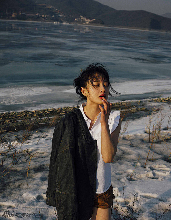 组图李梦最新写真曝光演绎独特文艺式性感日前李梦为男人装杂志拍摄的