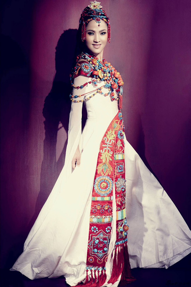 藏族歌手阿斯根