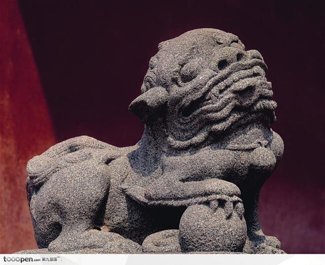 传统文化踏着绣球抬头的狮子