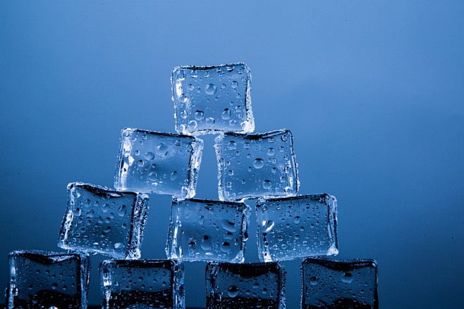 蓝色冰块