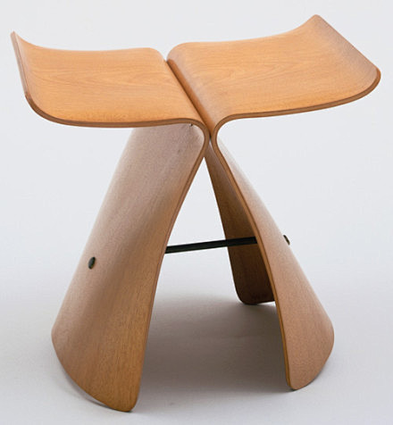 产品设计日本工业设计大师柳宗理在1956年的一件经典作品蝴蝶椅butter