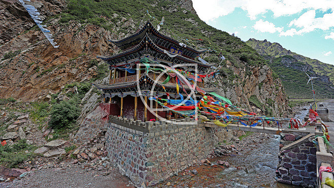 青海海北祁连山景区扁都口石佛岩画石佛寺