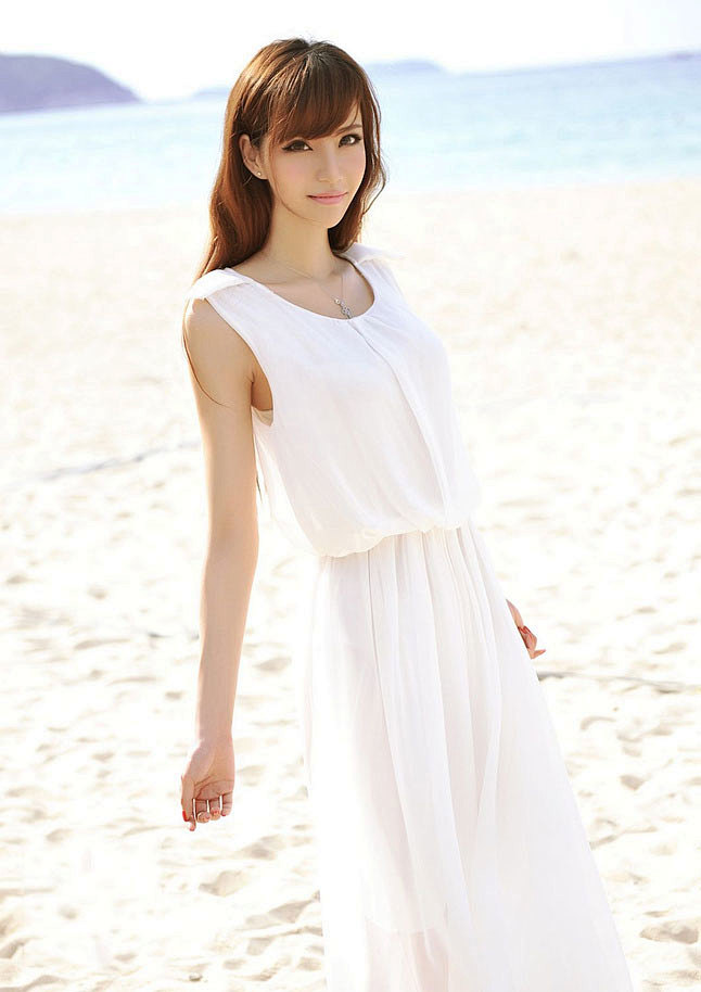 叶梓萱海滩写真纯白长裙秀女神形象3