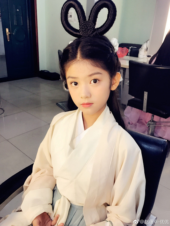 赵蕴卓优宝最喜欢古装了两种发型大家喜欢哪个67676767