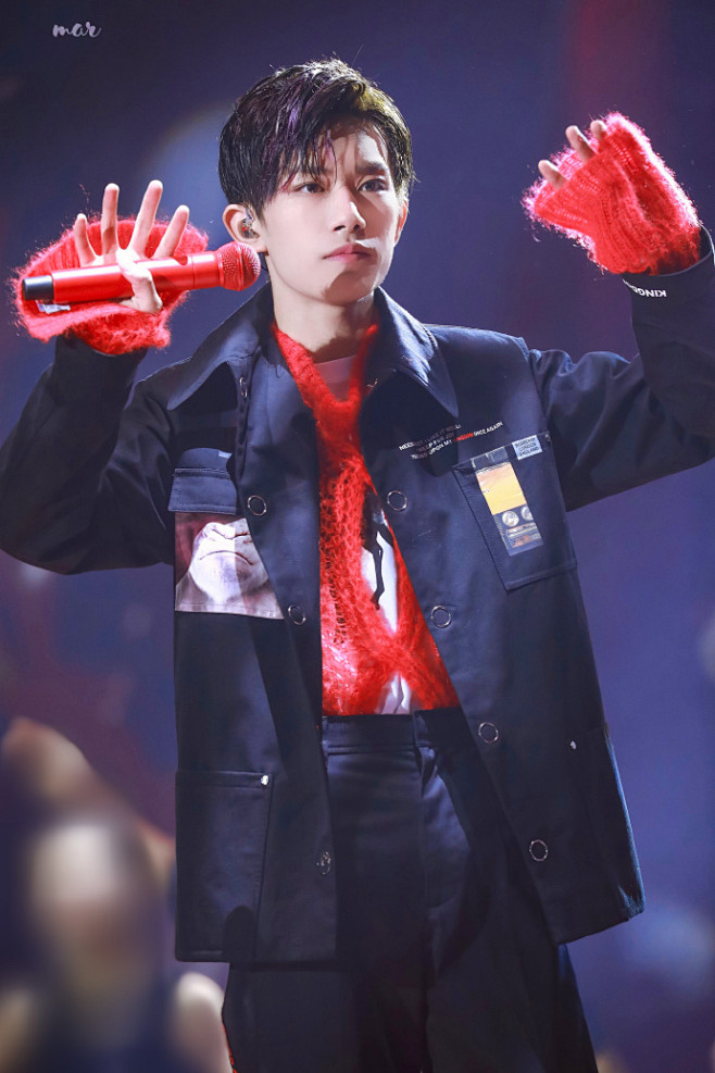 易烊千玺燚s成人礼易烊千玺十八岁成年亦乘风拜拜我的小猫咪aclass