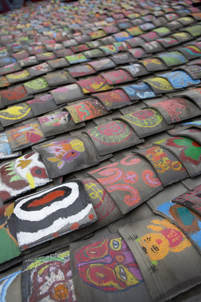 孩子们在瓦片上画的美好祝愿360图片