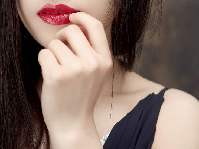 红唇美女桌面壁纸高清