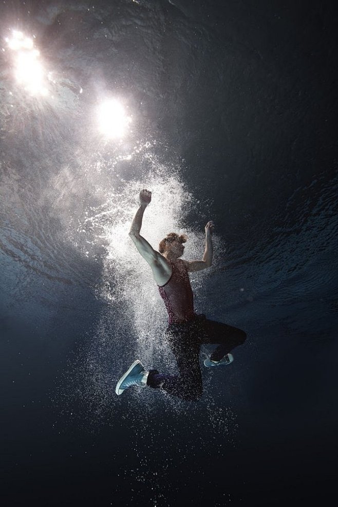 创意摄影作品欣赏水中的冲击力