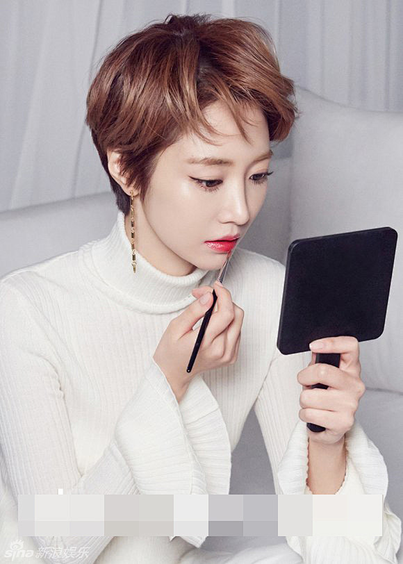 组图韩最美短发女星高俊熙写真红唇电眼迷人韩国某时尚杂志今天公布了