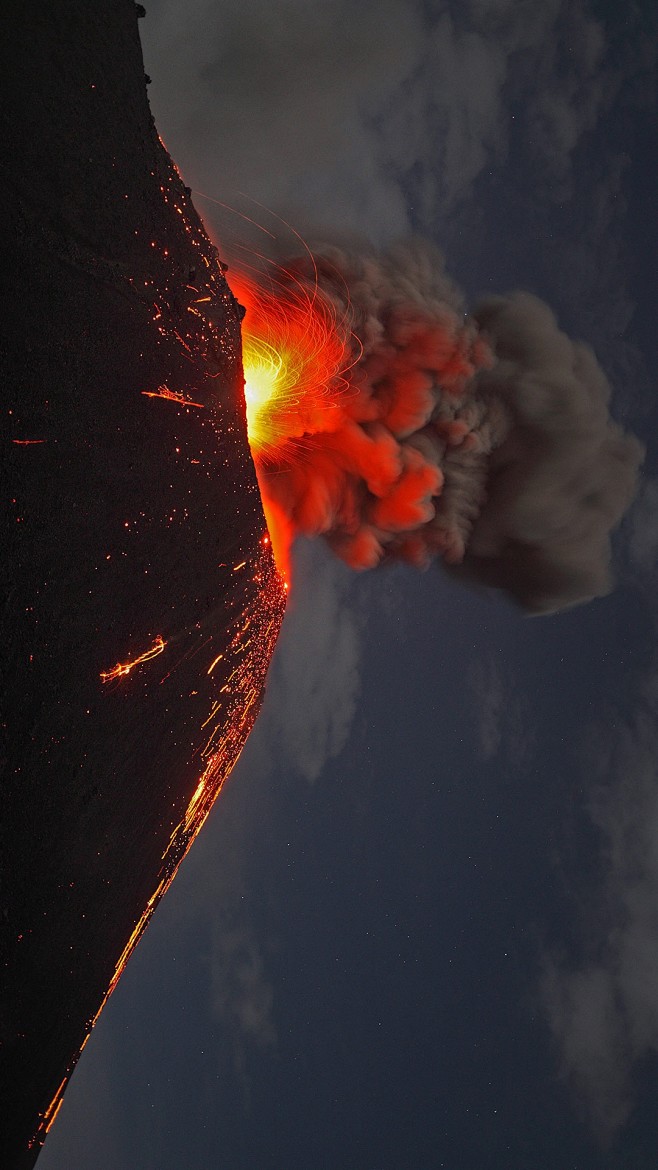 苏门答腊海岸正在喷发的喀拉喀托火山印度尼西亚08martinrietze
