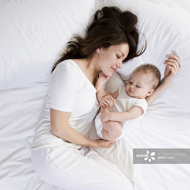 motherandbabyinbed