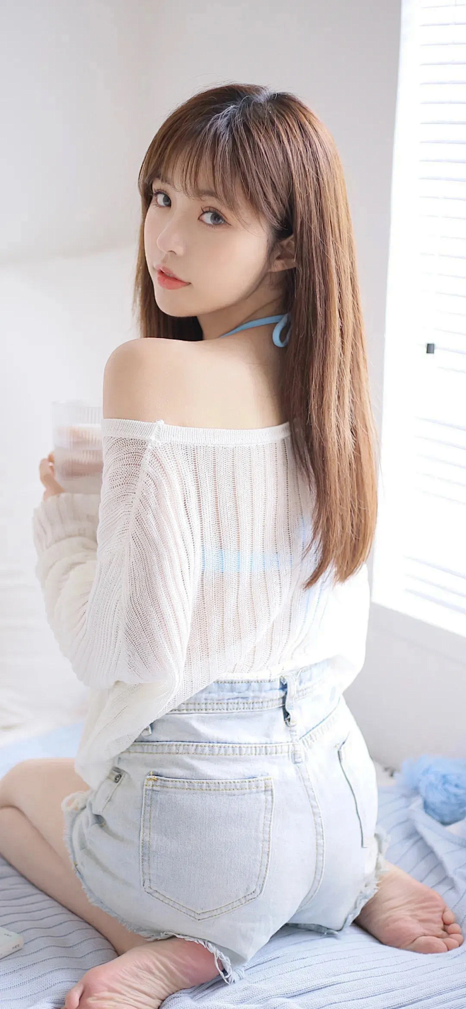 火热美女全面屏手机壁纸