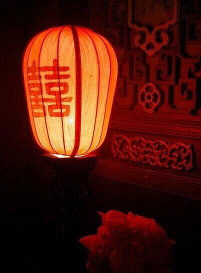 红烛共谁剪影交杯尽缠绵饮此世此生但付君心