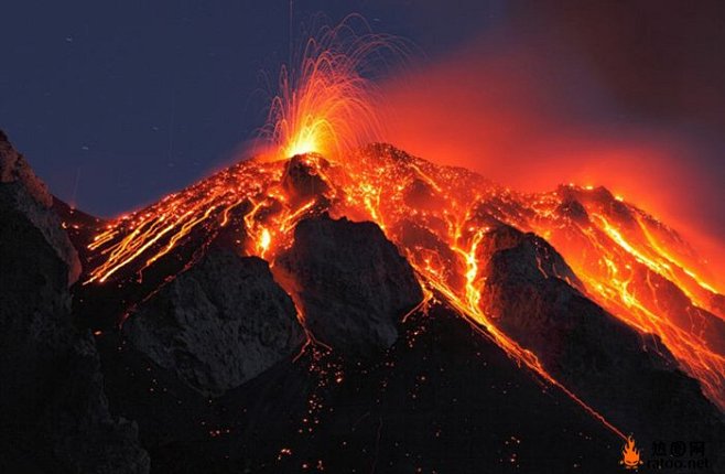 火山喷发图片