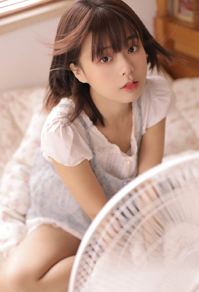 牛奶肌美少女性感诱人床上写真图片410性感美女美桌网