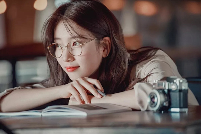 秀智秋季写真校园风戴眼镜似清纯大学生国家有关来源韩娱明星韩国女