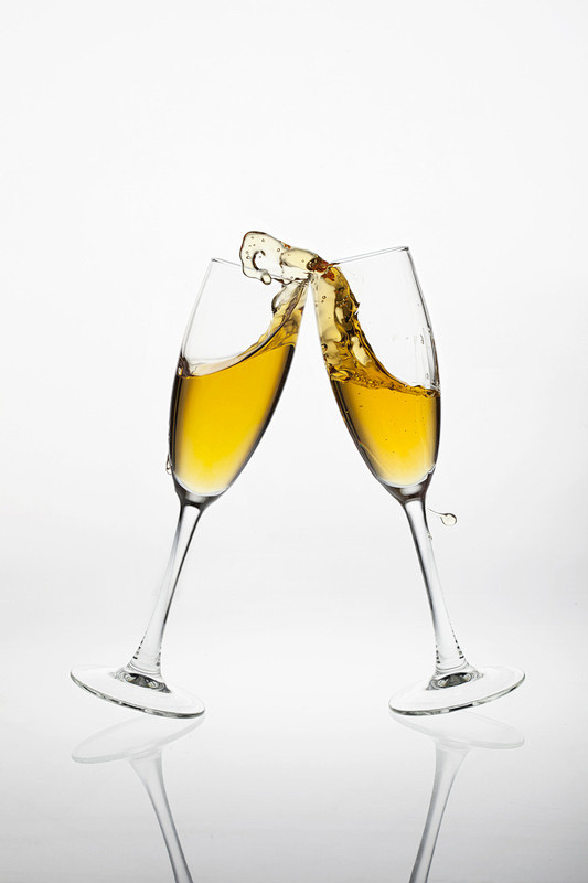 皮里阳秋从q-q-q-q转采于2018-02-02 19:12:17酒杯 碰杯素材皮里阳秋