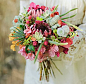 多肉植物元素的新娘手捧花 : 多肉植物以其可爱、质朴和色彩成为婚礼中的常见材料，当然，新娘手捧花中也少不了他们的身影。