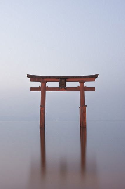 日本建筑丨鸟居一种类似于中国牌坊的日式建筑常设于通向神社的大道上