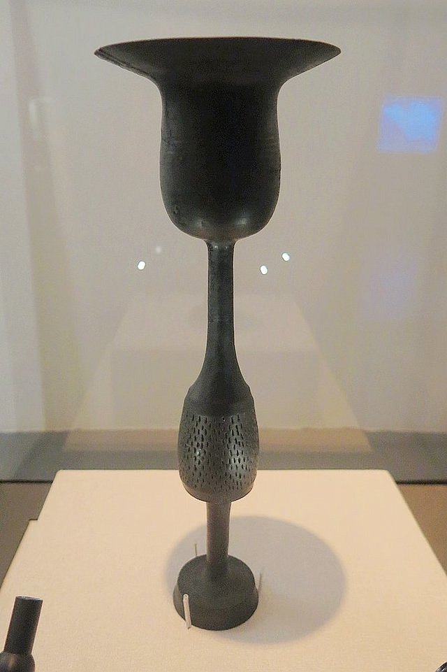 器物代表了中国远古时期制陶工艺的最高水平在世界范围内也是绝无龙山