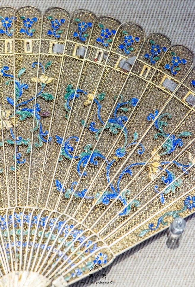清代银鎏金烧蓝花卉镂空折扇】 67676767扇子苍默君同采自