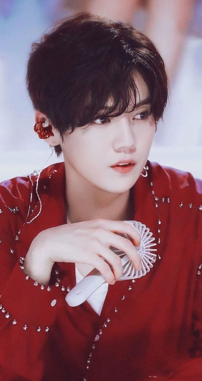 jokerxue的鸡翅通过花瓣iphone客户端采集于2021-03-09 20:47:01鹿晗