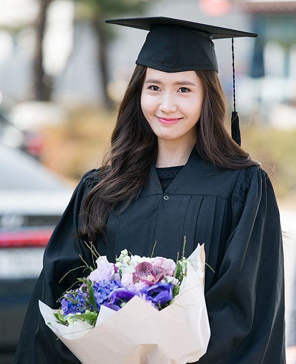 少女时代允儿毕业穿学士服清纯可人韩国女子组合少女时代成员允儿毕业