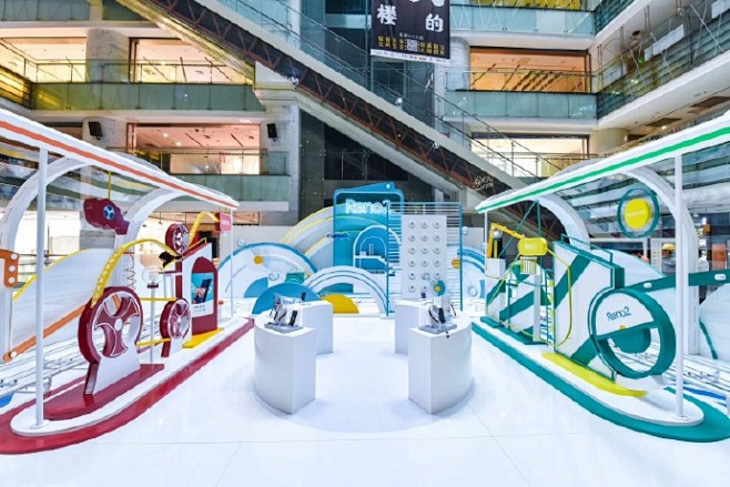 oppo reno 2商场快闪店,经典的配色以白色调和,经典 ​​​​