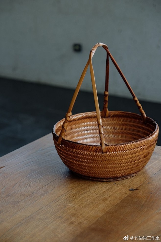 制作一些生活竹编器物,小扁,菜篮子,针线篮,簸箕,箩筐……,随着城市
