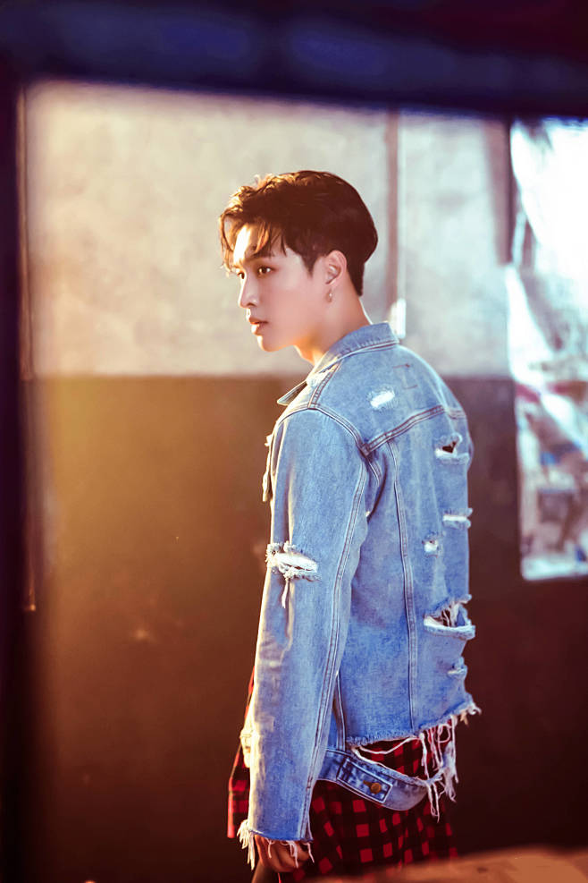 张艺兴laysheepalanwalkerrelift