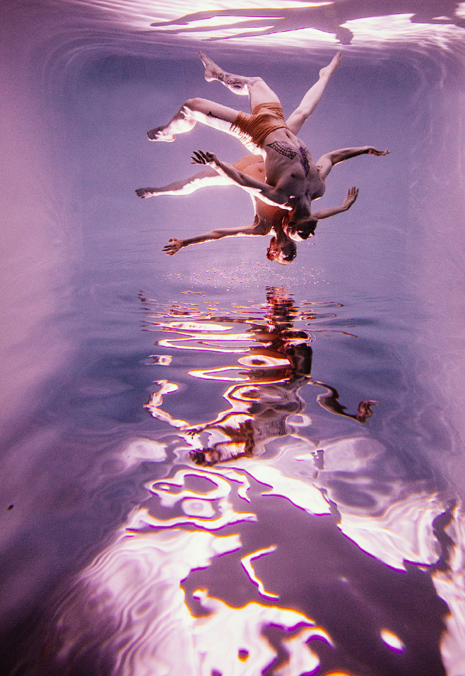 circle丶733采集于2021-07-23 17:15:07水中光影人物摄影circle丶733