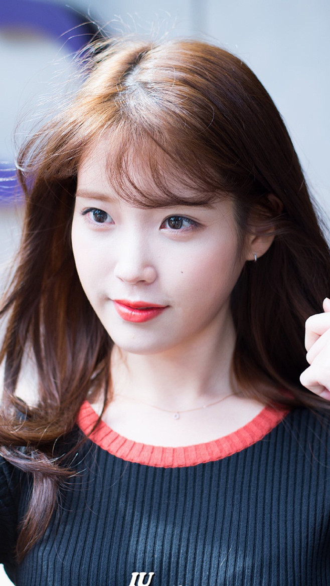 iu# 无水印壁纸.萌妹子刘海发型杨绮陌同采自weibo.