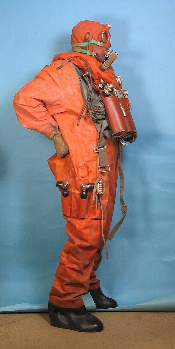 后来似乎应用更广泛了一些,作为潜水服. 6767