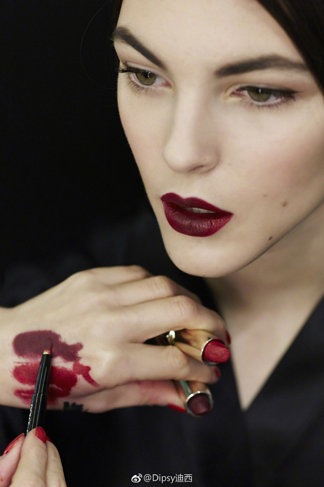 dolcegabbana一手提携起来的独宠爱将红唇造型迷死人于是乎万人求色号