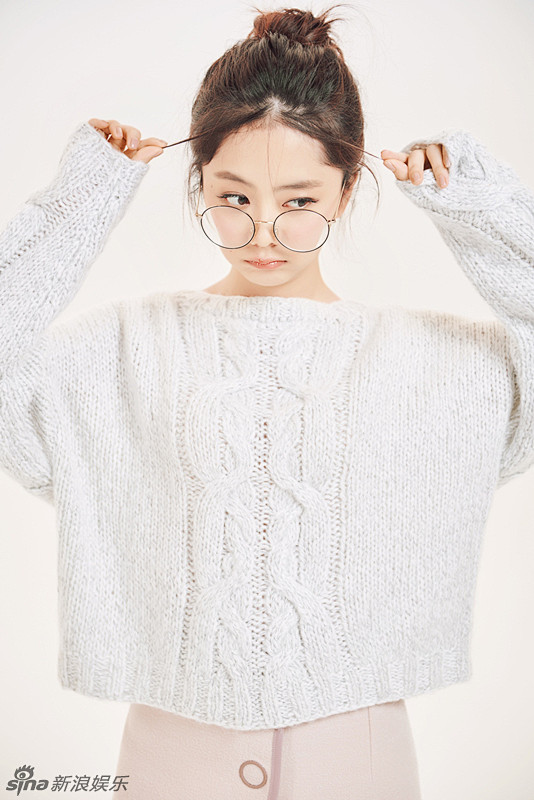 组图这笑太迷人谭松韵清新丸子头文艺范足谭松韵最新冬日写真曝光黑边