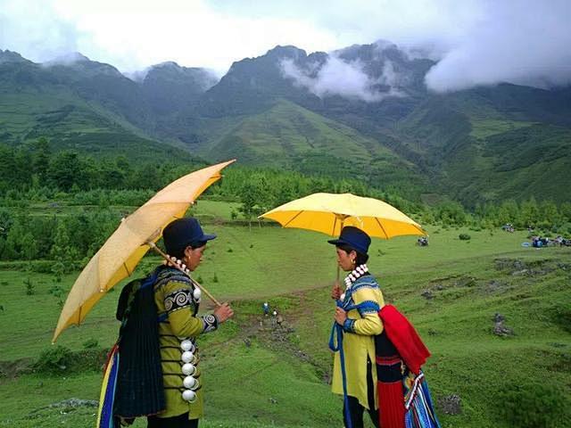 民俗文化彝族婚礼上的泼水仪式原来是这样的