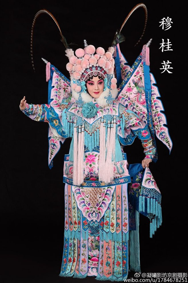 京剧人物舞台艺术形象光彩照人