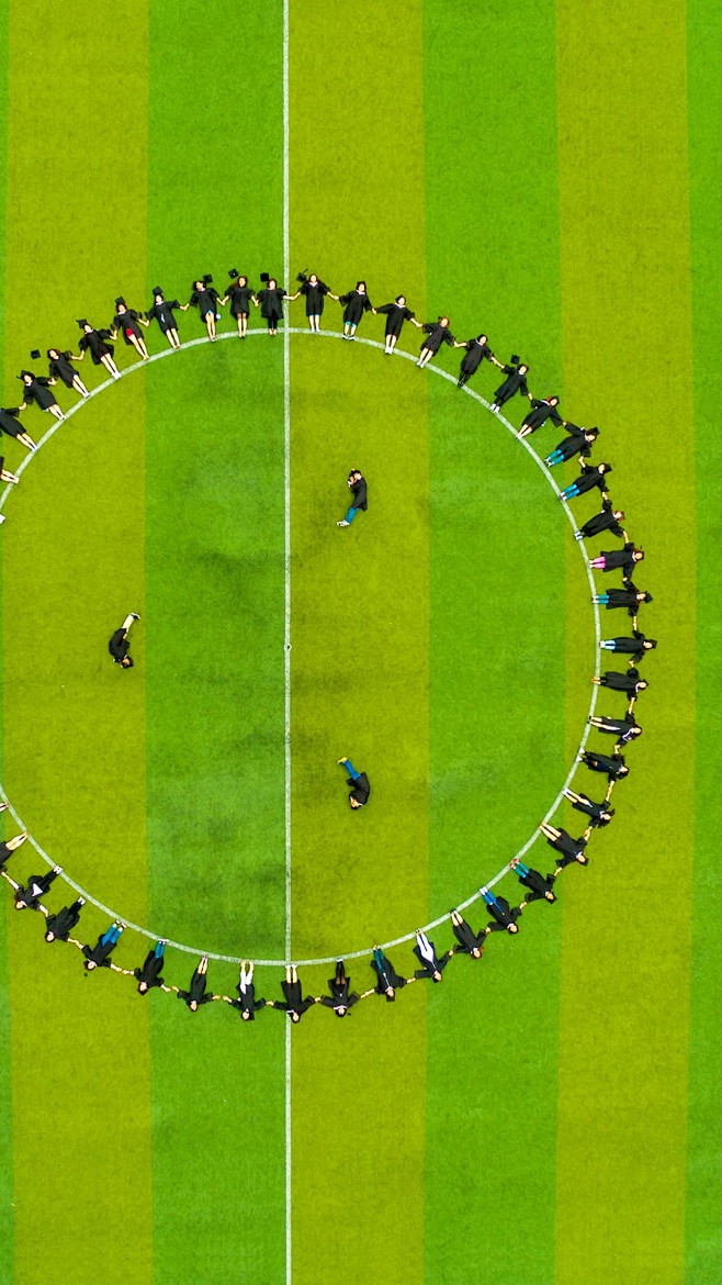 青年节中国吉林省毕业生用遥控无人机拍摄的毕业照08xinhuanews