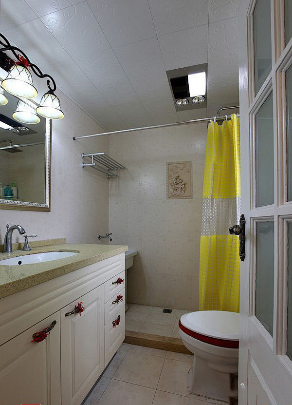 简约温馨二居90平房屋卫生间浴室柜装修效果图