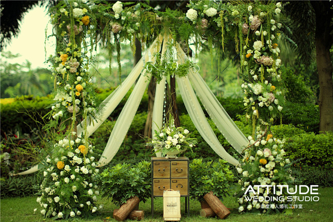 森系婚礼户外草坪婚礼背景墙