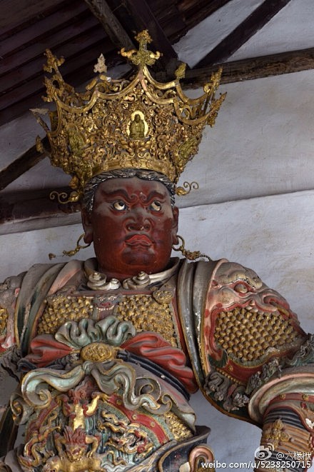 文革等劫难,幸存下来的塑像大都在上世纪末被盗毁,现在只有四大天王