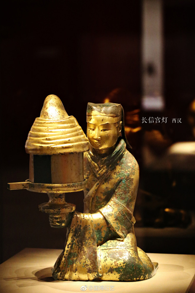 长信宫灯,出自中山靖王刘胜之妻窦绾墓主室.