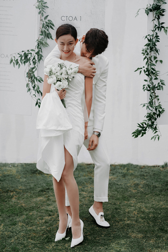 2019展会影楼婚纱新款样照森系清新情侣外景旅拍文艺摄影放大样片淘宝