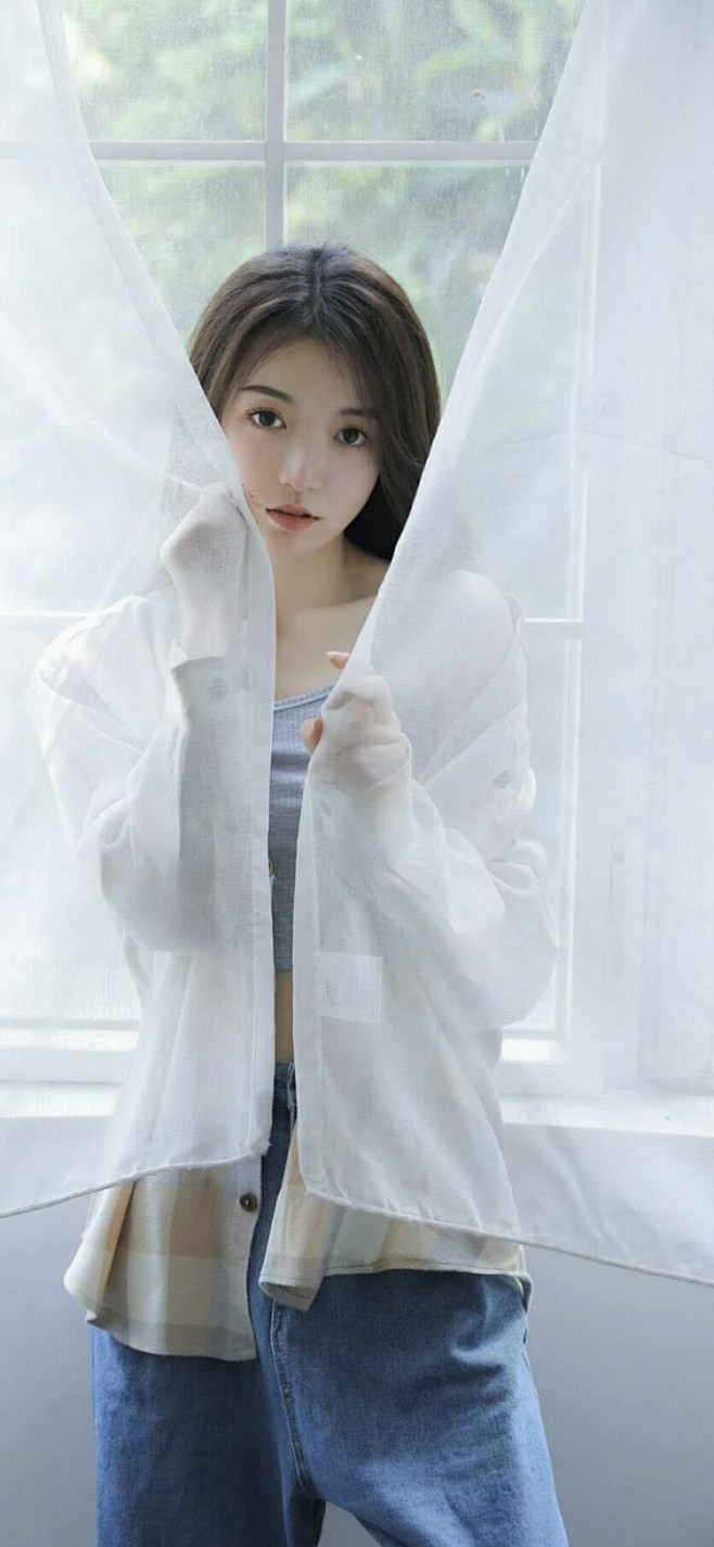 16:48:37清新可人小美女—高清壁纸人物pose一个爪子一个猫同采自www